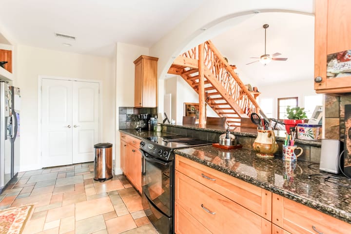 3 Story House Over Lake Austin gallery image 3