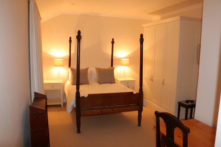 Chumba cha kulala 2 en -suite.Queen size bed