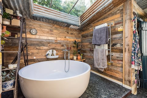 Relax in nature at this deluxe Snowdonia home