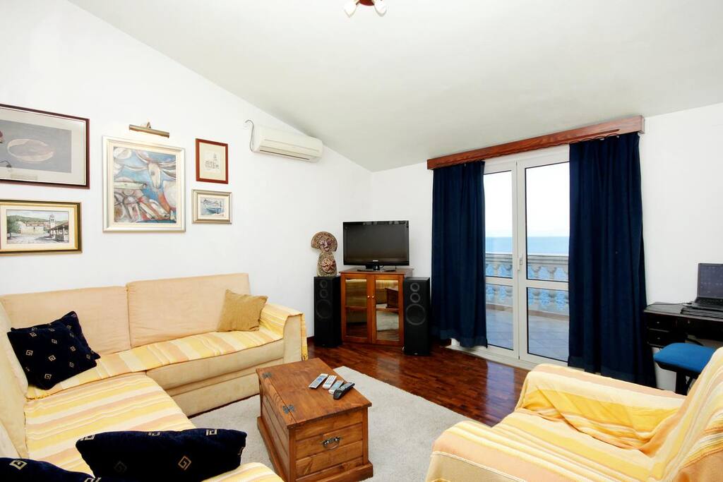 Living room, Surface: 16 m²