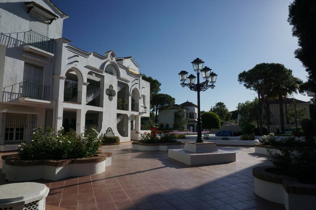 The community is an upscale neighborhood with Spanish style architecture.