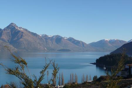 1A Earnslaw Terrace, panoramic view