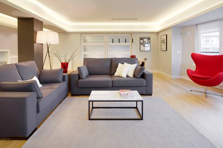 Bella Easo 3 by FeelFree Rentals gallery image 2