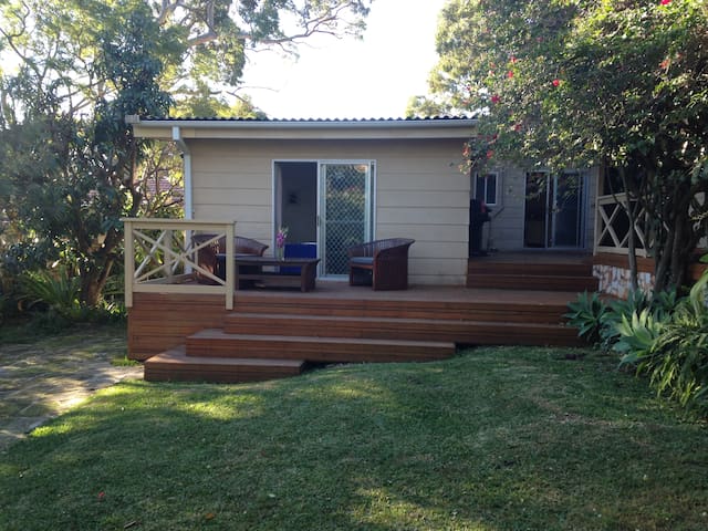 Peaceful Getaway❈ Beach 2.5km ❈ Lush kids backyard gallery image 2