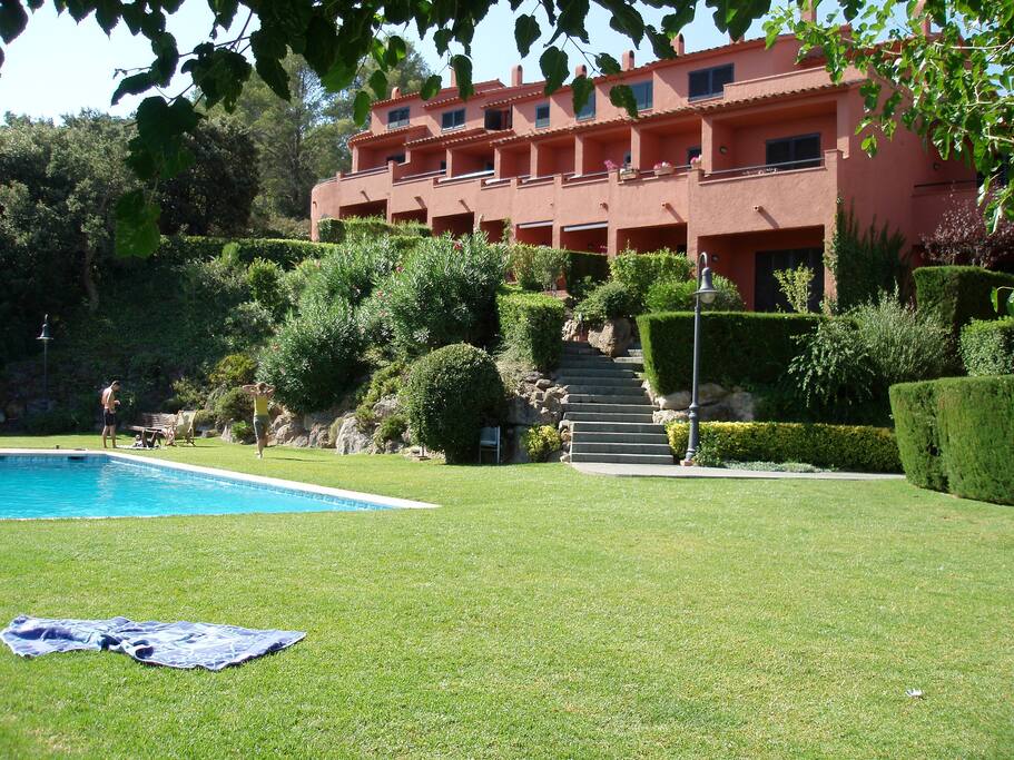 Jardin y piscina comunitarios- SA PUNTA COSTA BRAVA