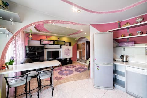 (C) Design apartment in the heart of the city!