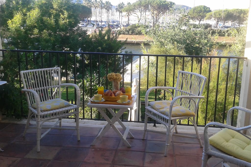 La terrasse au petit déjeuner
