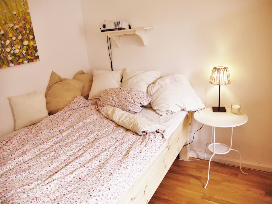 1,40 m Bett mit Beamer