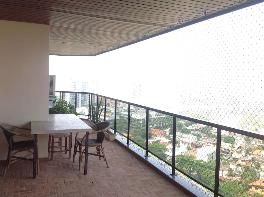 Big balcony, morning sun, sea breeze all dag long for all bedrooms