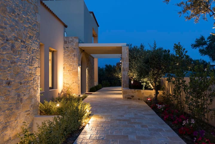 Villa Cielo – Minutes from beach – Luxury gallery image 3