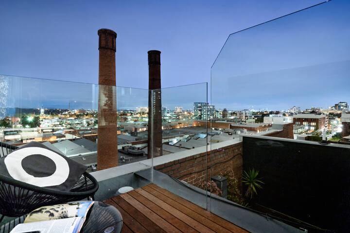 Collingwood Penthouse – 3 bdrms gallery image 2