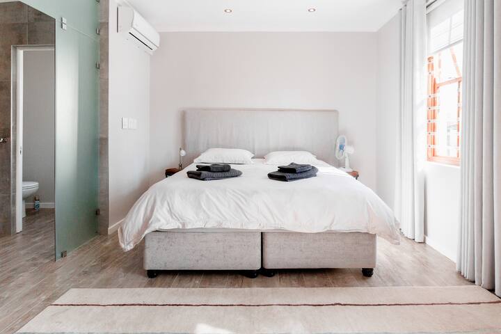 Vibrant house in a historical center of Cape Town gallery image 3