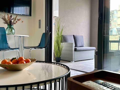 Top Airbnb: Sky Suite 3 - Cloud 9 in the city / View Mountain in ΑΓΙΑΣ ΑΙΚΑΤΕΡΙΝΗΣ