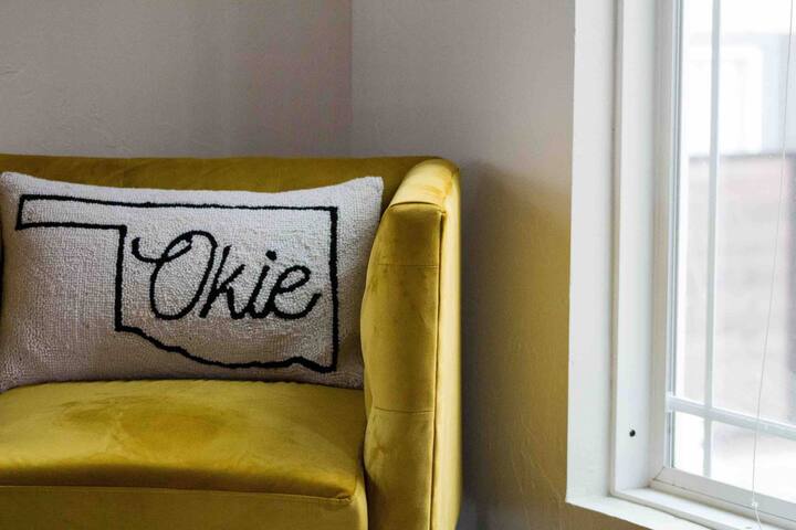 Cozy & Trendy Plaza District Loft