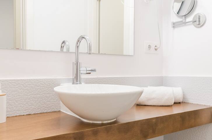 Superior 4 Bedroom Apartment (B1,2,3,4,5) gallery image 5