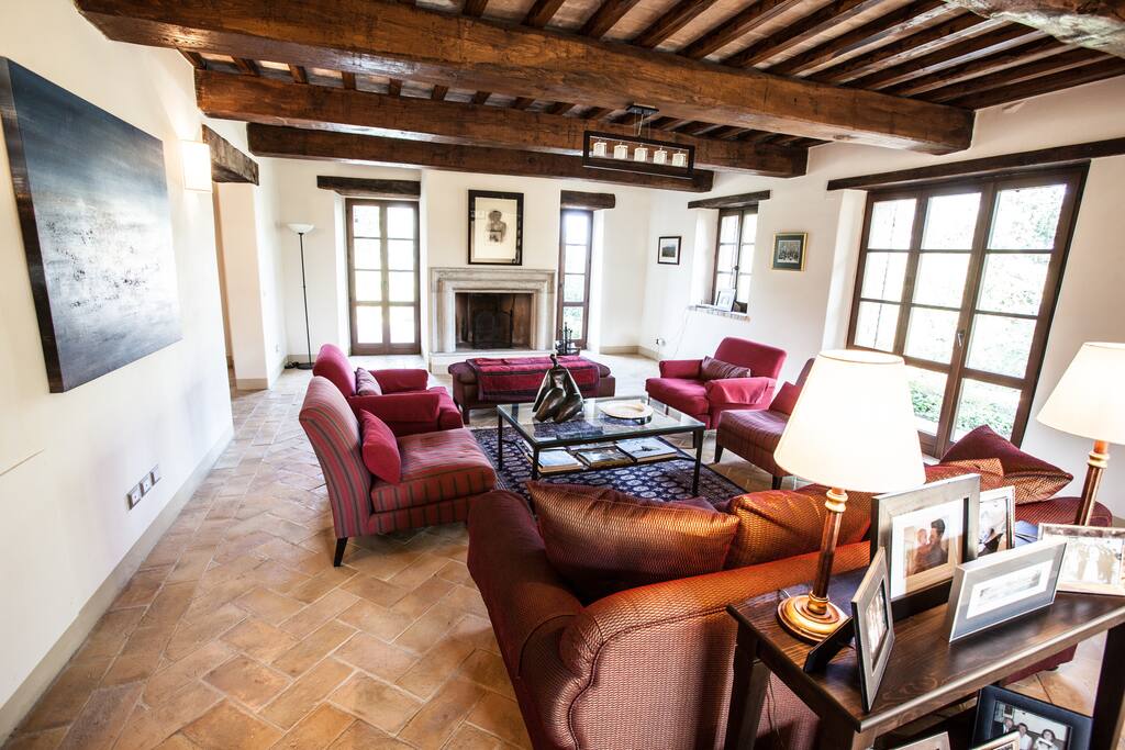 Imagine yourself relaxed on the couches with a glass of wine and good conversation