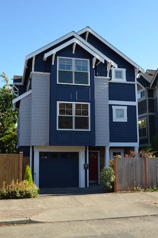Seattle Magic (large Fremont home) 4.9 Rating