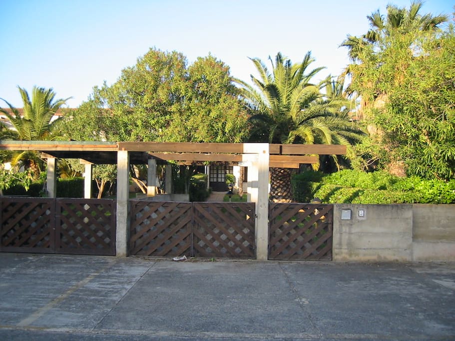 Ingresso auto e pedonale dalla strada