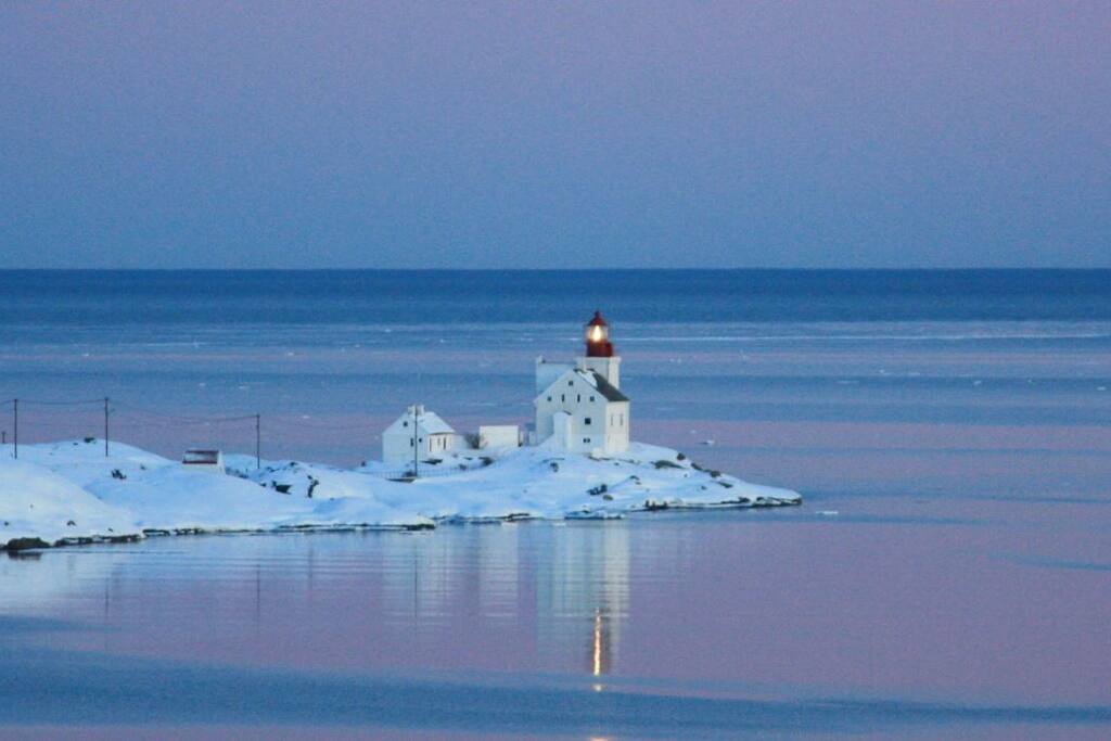 Lyngør Lighthouse at winter