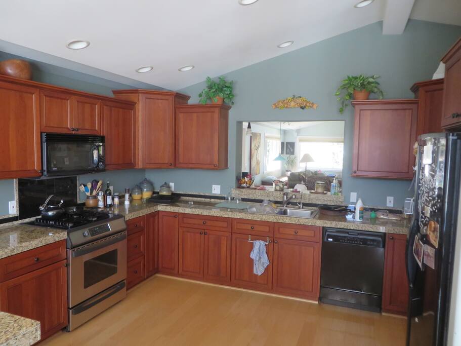 Gourmet kitchen available to my guests.