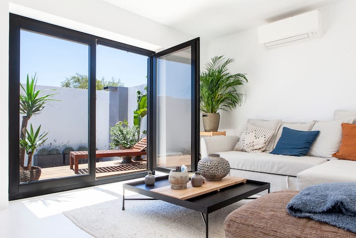 Cascais Fishing Cottage – Modern Entire House gallery image 2