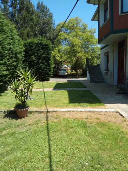 jardín delantero