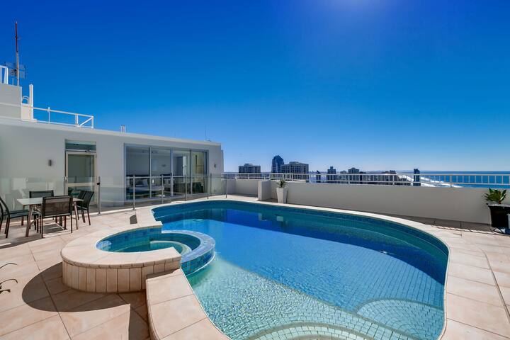 3 Bedroom Rooftop Penthouse With Private Pool Apartments For Rent In Surfers Paradise Queensland Australia