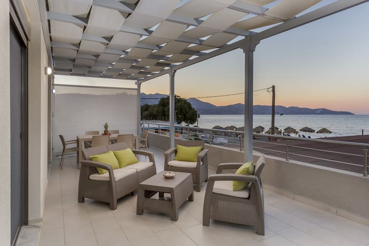 Ammos Beachfront Luxury Apartment