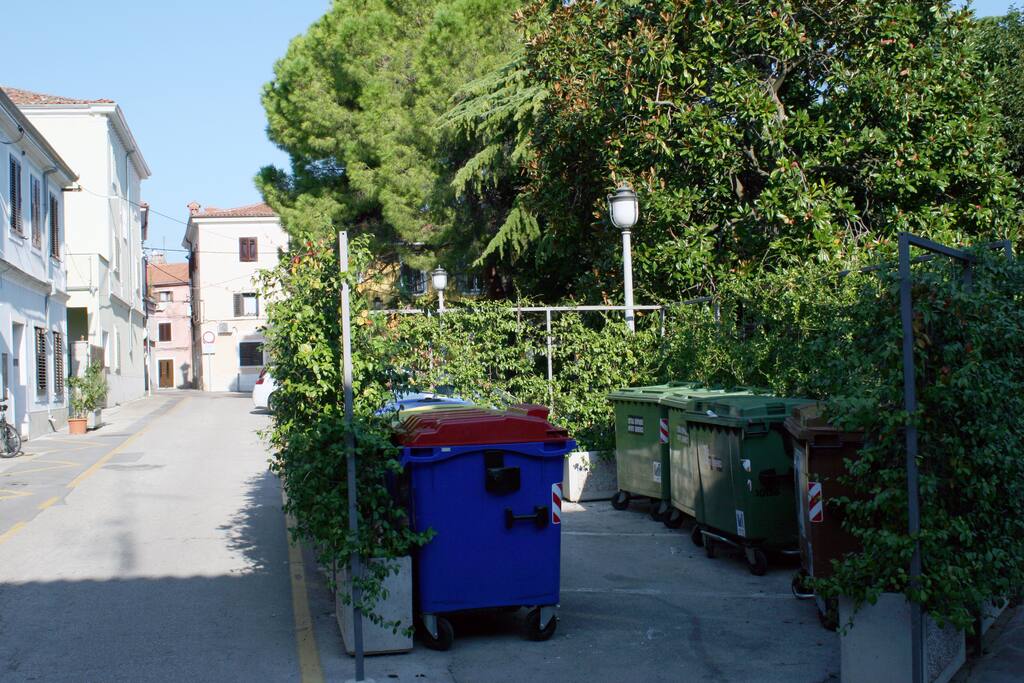 Area for garbage separation