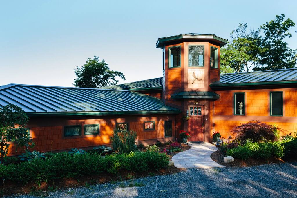 Frank Lloyd WrightStyle Home Houses for Rent in Penn Yan, New York