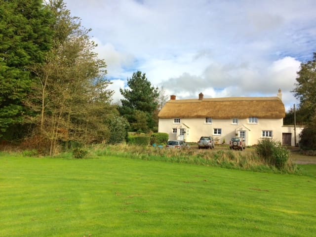 Double room in thatched farmhouse with breakfast.