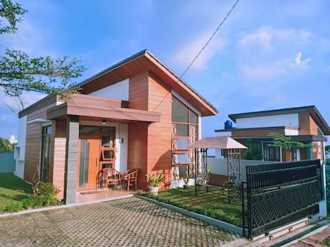 Villa Lembang Shariah near Park & Zoo