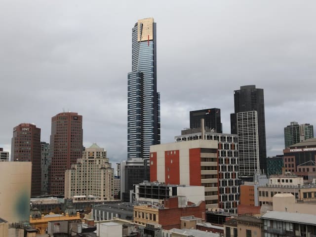 .Perfectly located in the heart of Melbourne City gallery image 3