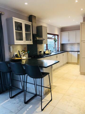 Seaside living:Lovely, spacious, sunny family home gallery image 4