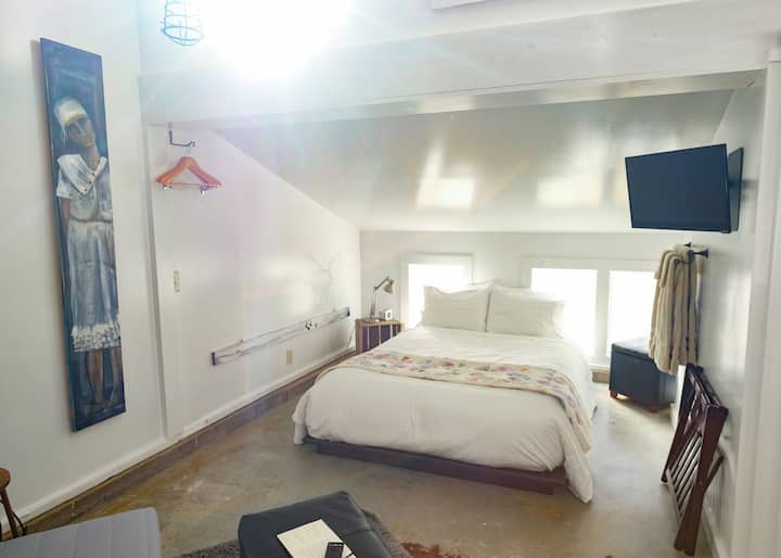 The Chicken House in Yoder Guesthouses for Rent in Yoder, Kansas