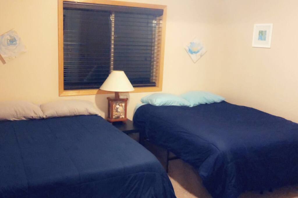 Private room w/2 queen beds