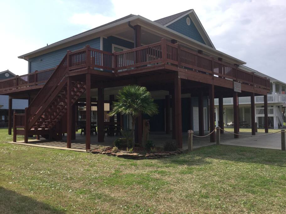 Large Yard and plenty of parking!