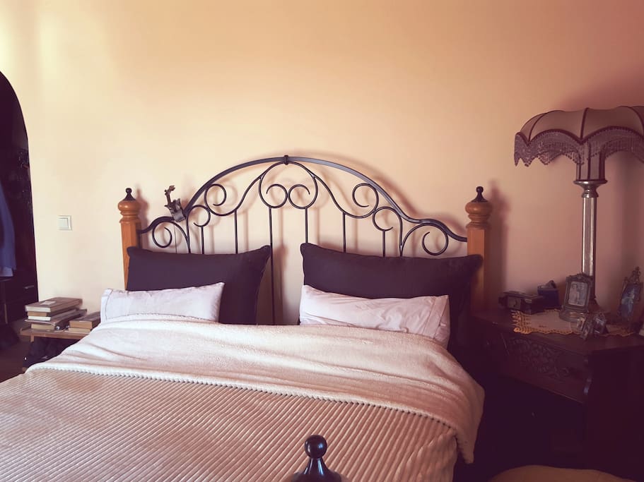 queen bed
