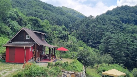 Winery Retreat Stay in the mountains of Salon de Machari, where the stars are pouring