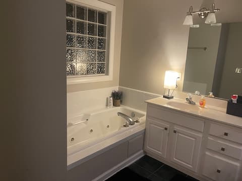 Beautiful Home located in an Amazing Neighborhood!