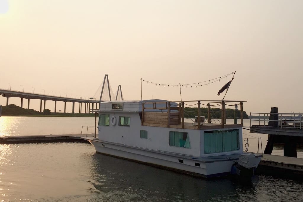 Sunset on your new houseboat rental.
