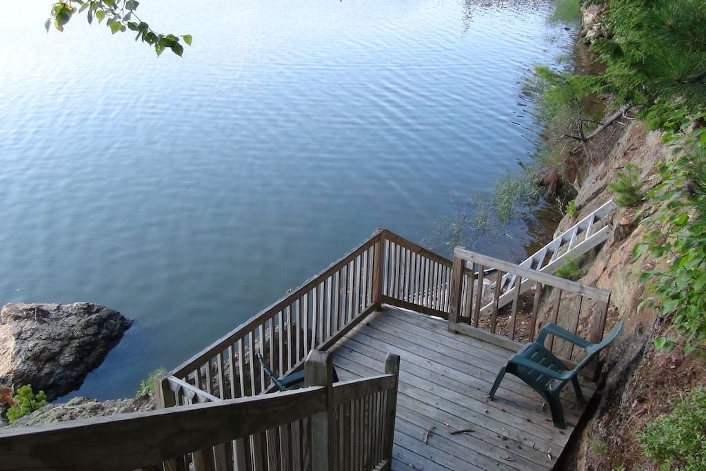 Small deck on tidal waterfront, very private