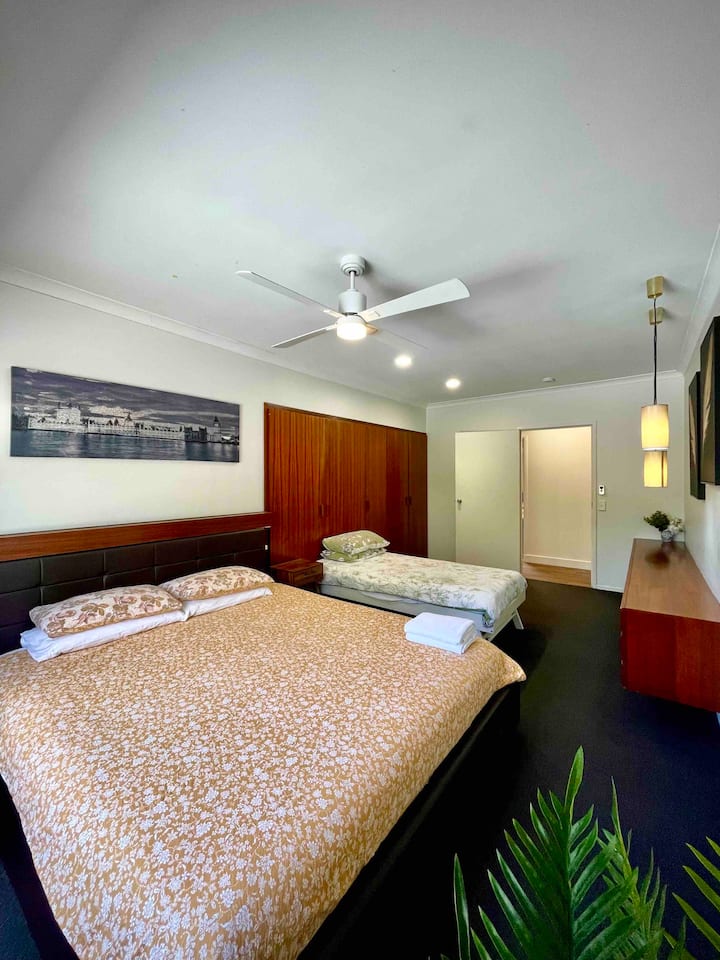  Bedroom 4 with King Bed and single fold up bed.