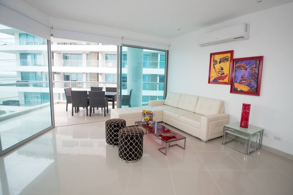 sala,comedor con barra.