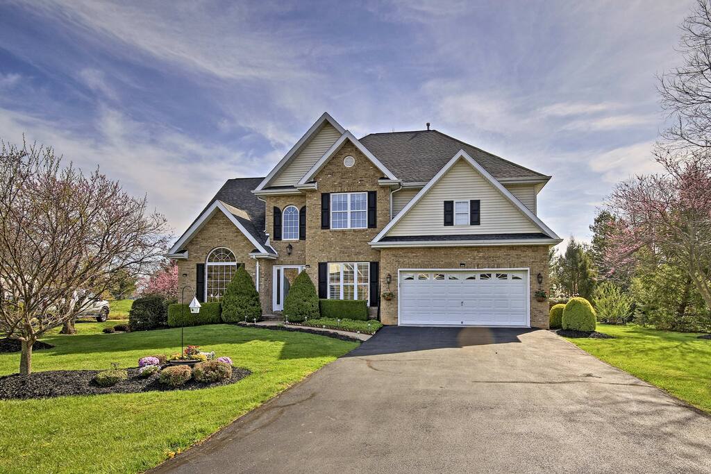 Boasting 2,975 square feet of living space, this home provides plenty of room for all!