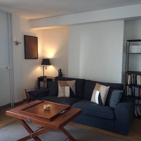 Propriété Airbnb réussie: Downtown apartment with secure parking à Arras