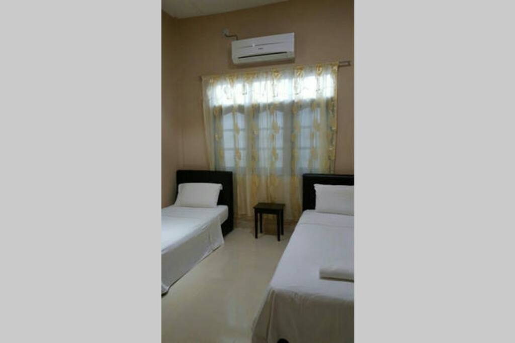comfortable twin beds, AC unit