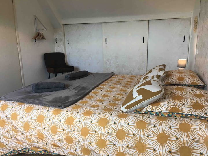 Podni krevet u spavaćoj sobi 160 pogled na more