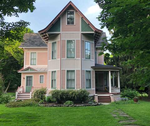 Charming 1880's Victorian Farmhouse in Trumansburg