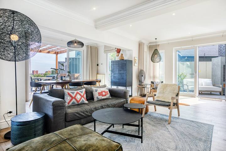 Luxurious Sanctuary, Sea Views, Walk to the beach gallery image 3